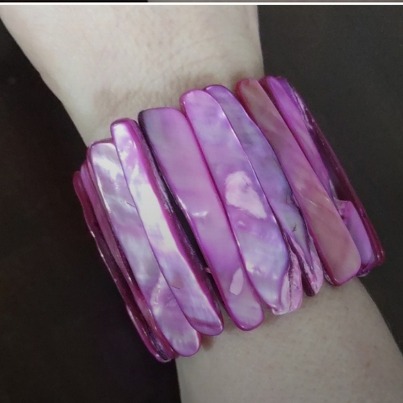 Women's Pink Mother of Pearl Stretch Bracelet - Picture 3 of 4